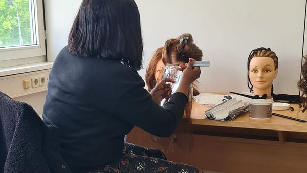 Newplacement International: Erfolgreiche Friseur- und Kosmetikschulung in Ludwigsburg Newplacement International: Erfolgreiche Friseur- und Kosmetikschulung in Ludwigsburg