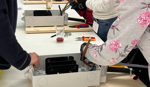 Schülerinnen der Realschule St. Elisabeth entdecken Technik beim Stadtwerk am See 