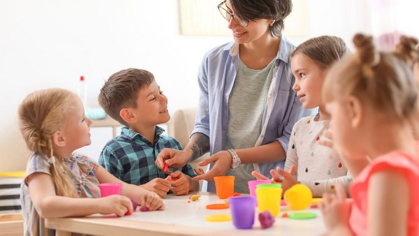 Ausbildungsgang „Direkteinstieg Kita“ wirkt gegen Fachkräftemangel Ausbildungsgang „Direkteinstieg Kita“ wirkt gegen Fachkräftemangel
